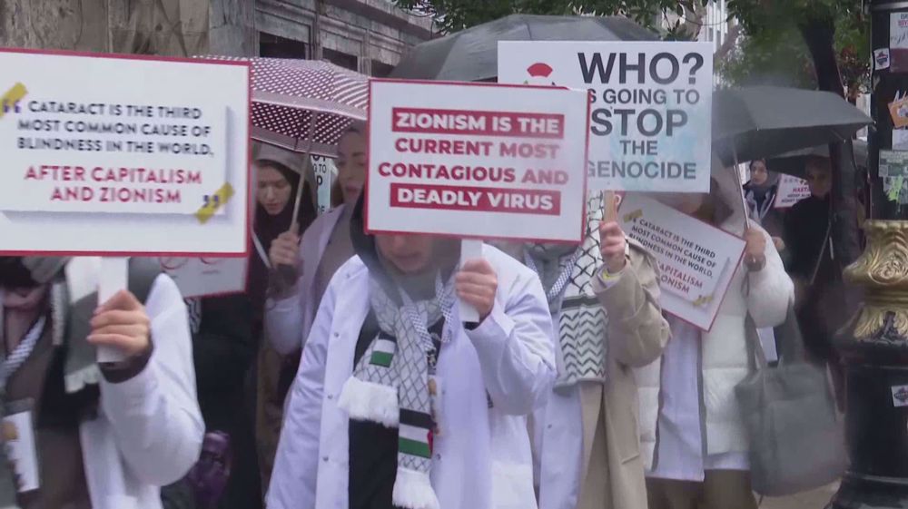 Turkish doctors stage silent march in solidarity with Gaza medical staff