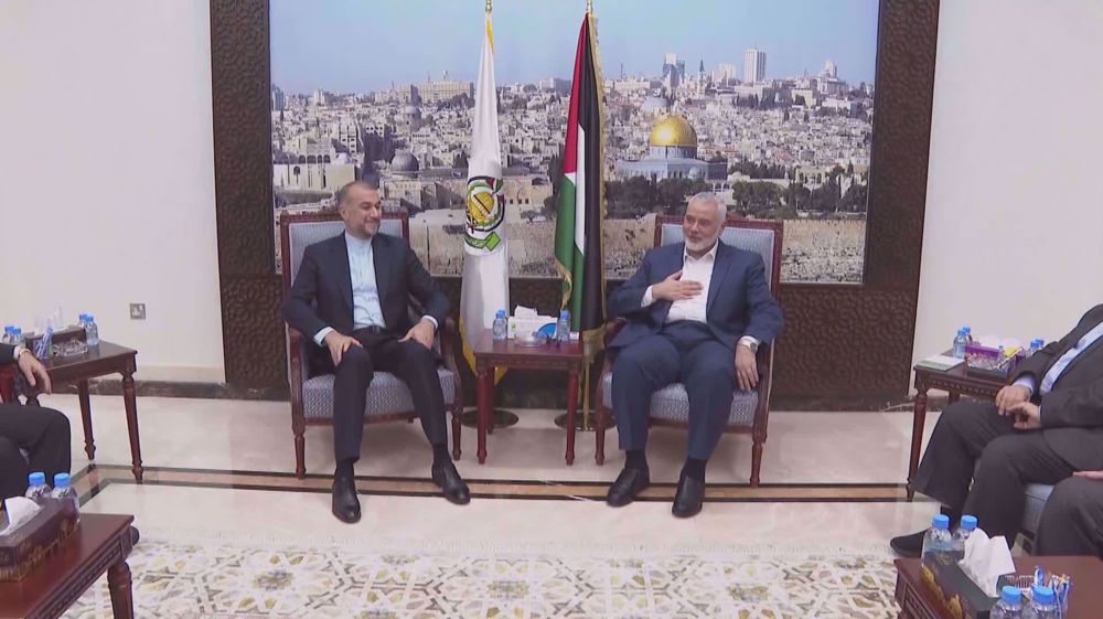 Iranian foreign minister meets Qatari officials, Hamas leader in Doha