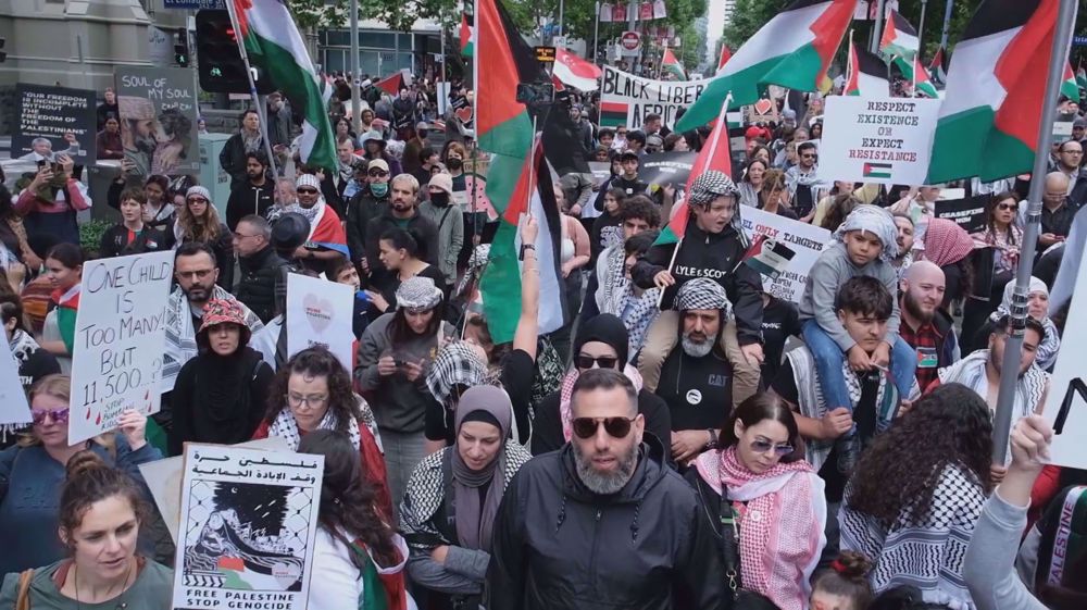 Tens of thousands demonstrate in Melbourne, call for ceasefire in Gaza