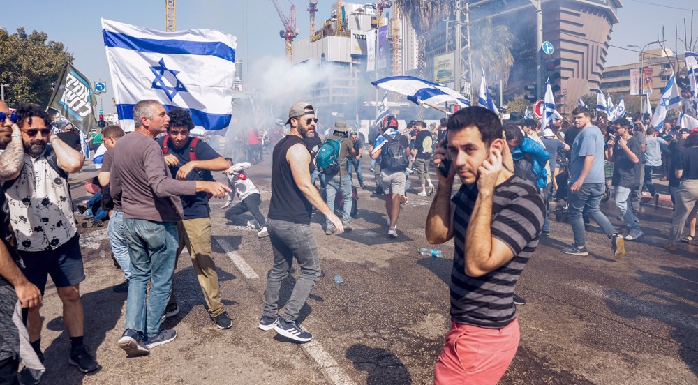Israeli police fire stun grenades, tear gas as anti-regime protests rage on