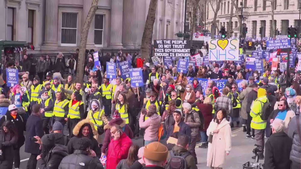 Massive march to defend underfunded UK health service