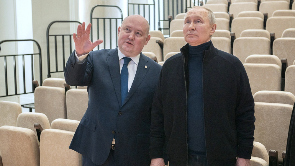 Vladimir Poutine en visite inopinée à Marioupol 