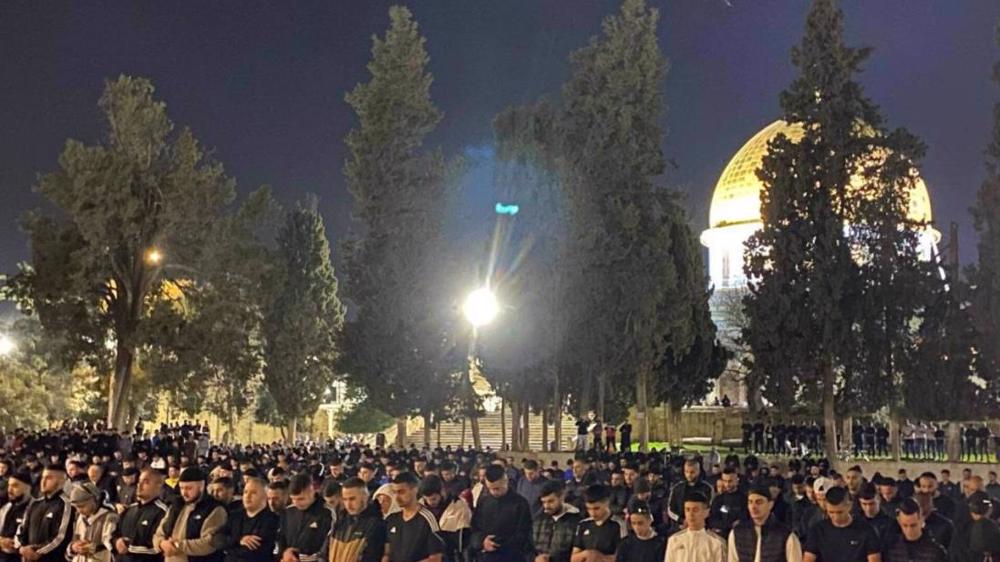 Thousands attend morning prayers in al-Aqsa on second day of Ramadan despite Israeli restrictions