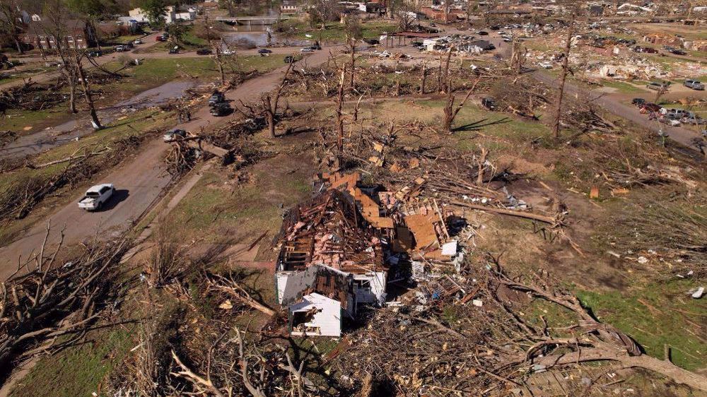 More than two dozen dead after tornado tears across Mississippi, Alabama