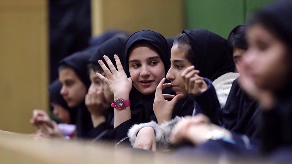Qui empoisonne les écolières en Iran?