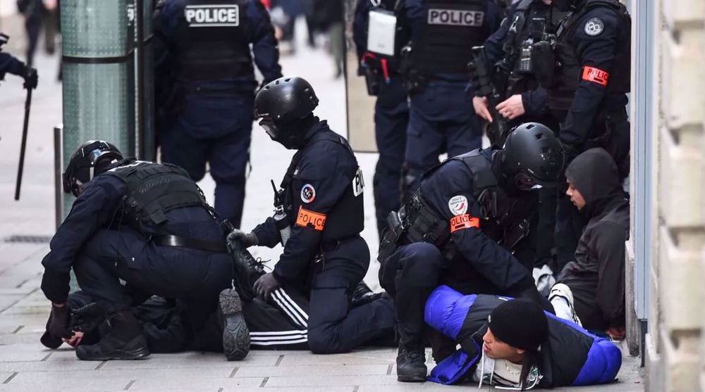 Paris: la police visée par une centaine de plaintes
