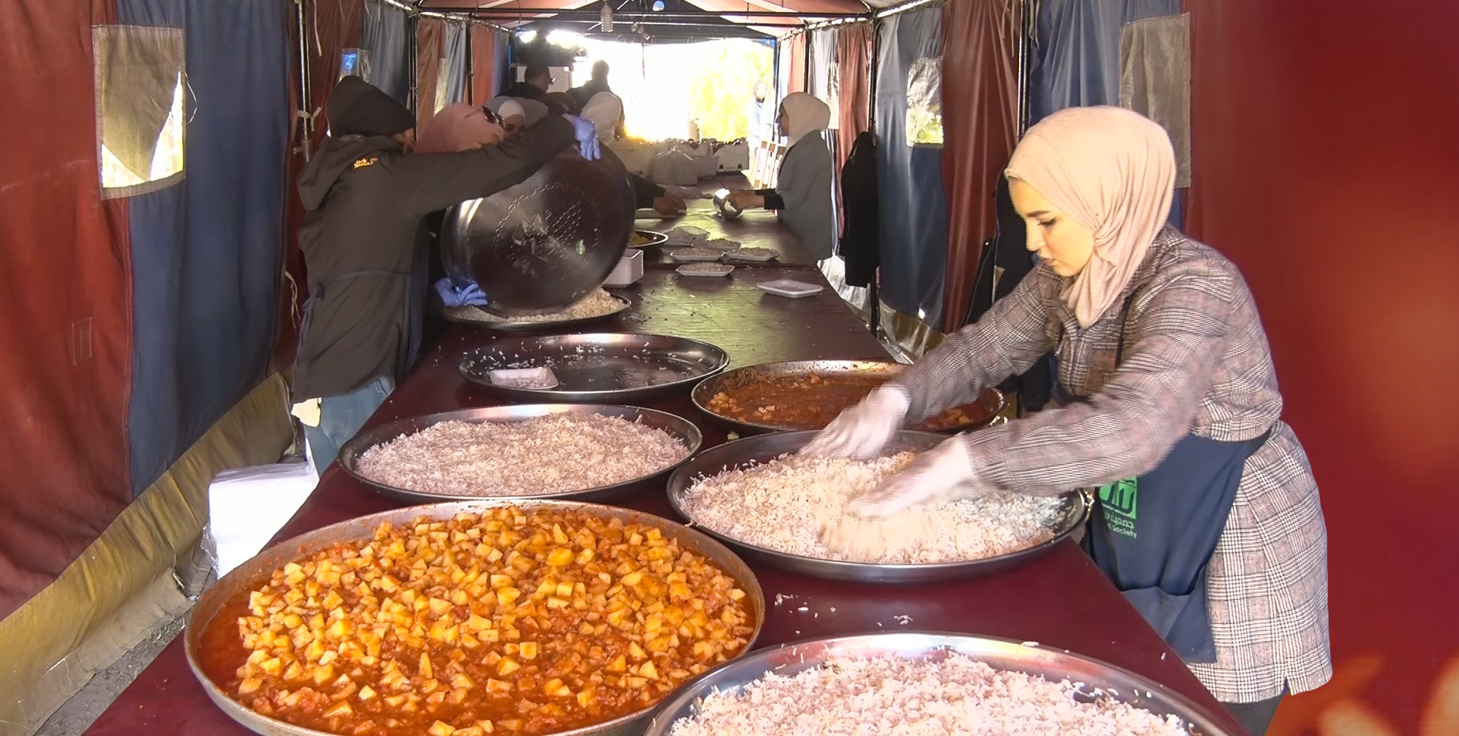 NGOs in Syria offer food to the needy during Ramadan