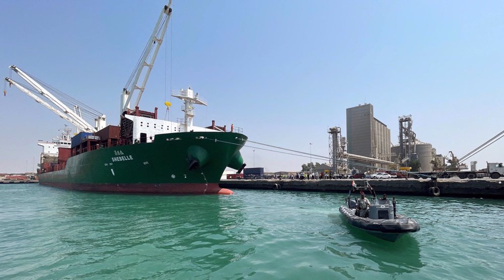British vessel comes under ‘attack’ off Yemen’s coast: Report