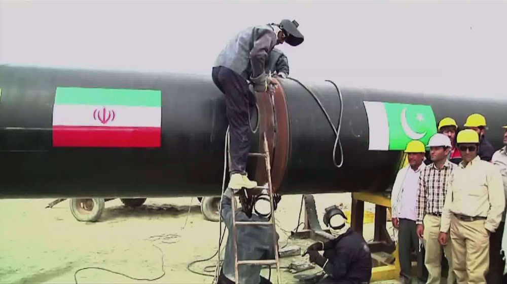 Pakistan plans to buy oil from Iran