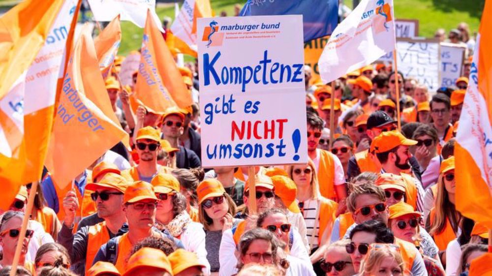 Thousands of German doctors wage strike, demand pay rise