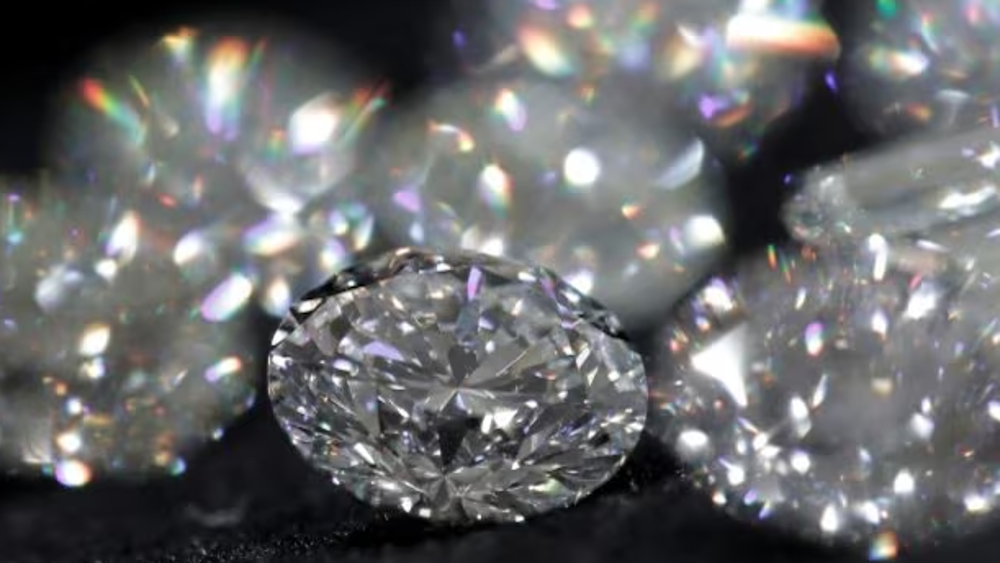 Londres prend des mesures pour interdire les diamants russes