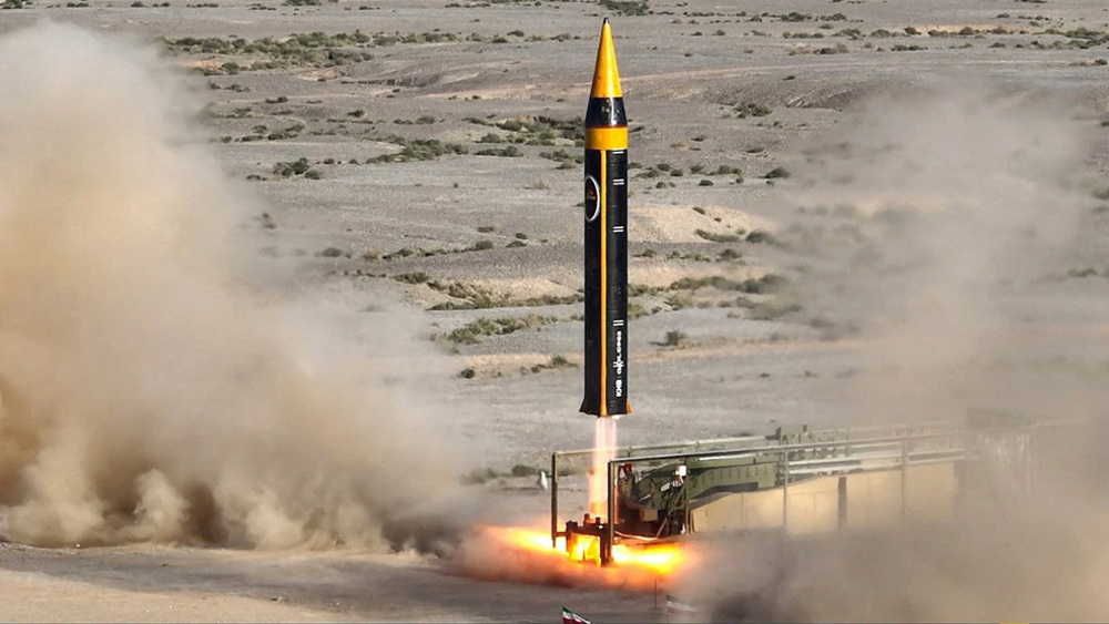 L’Iran dévoile un nouveau missile balistique 