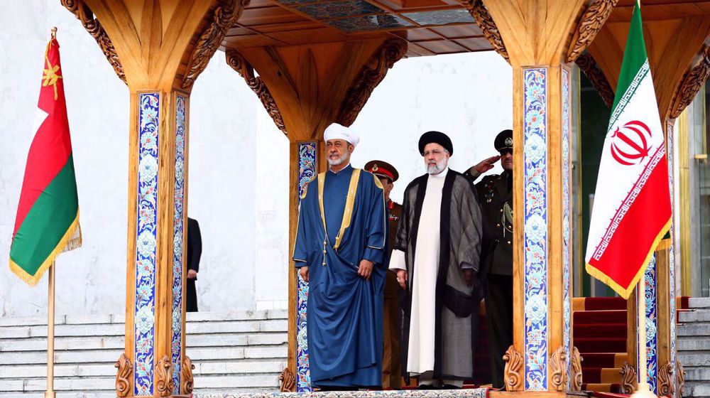 Sultan of Oman welcomed by Iran’s President Raeisi