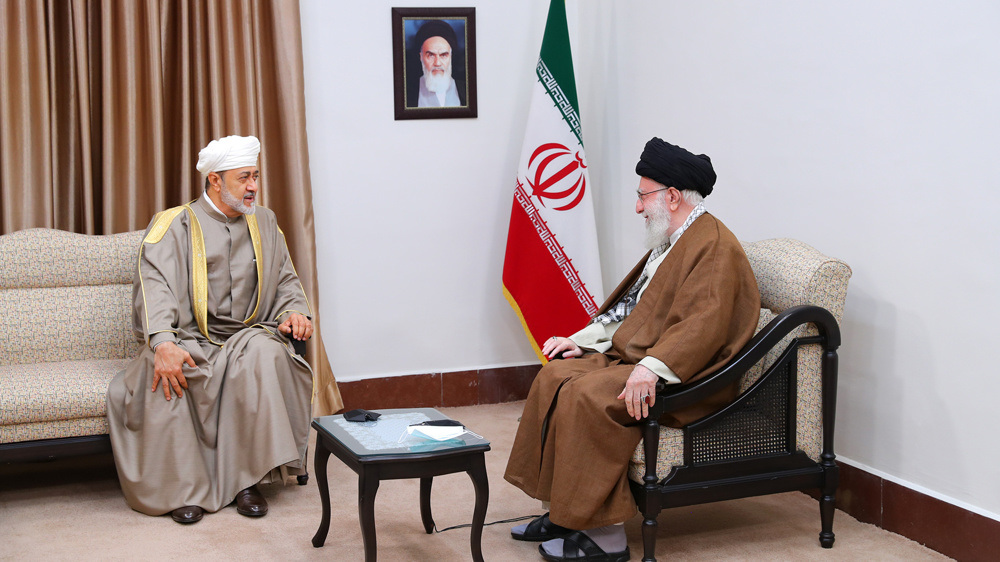 Le Leader appelle à des relations plus étroites avec Oman