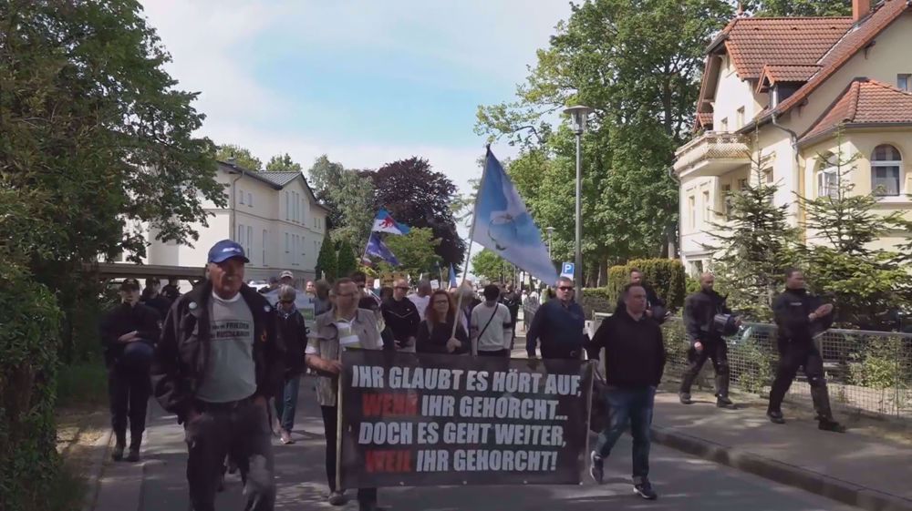 Germany: Hundreds rally against arms supplies to Ukraine in Lubmin