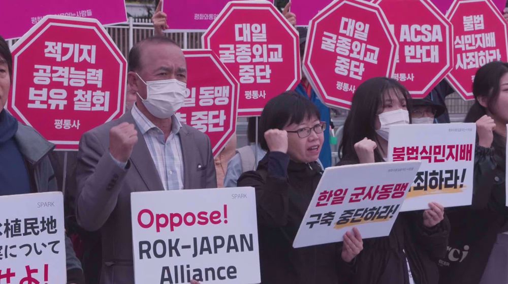 Japans Kishida visits South Korea amid antiJapan sentiment