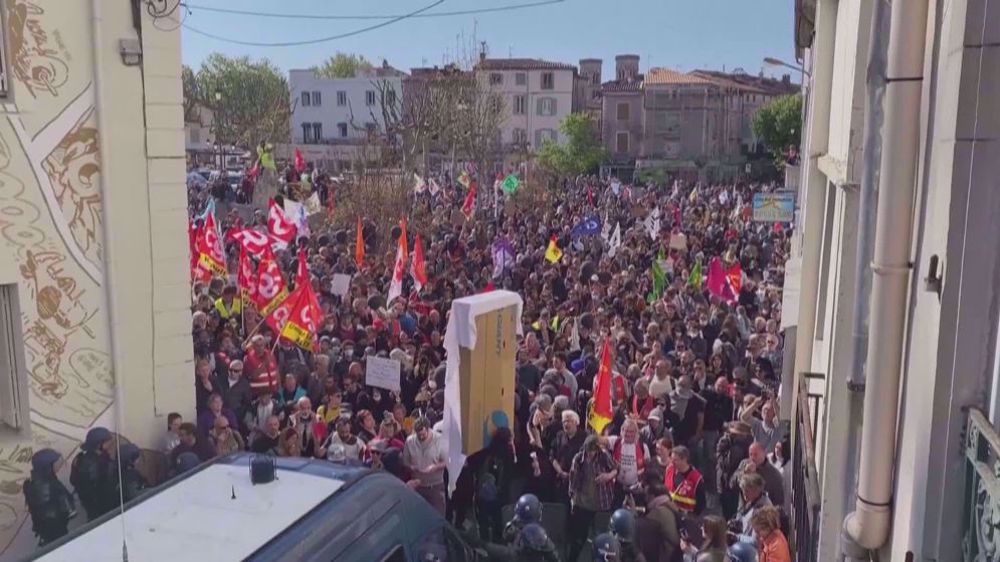France: les grèves maintiennent la pression sur le gouvernement avant une semaine décisive 