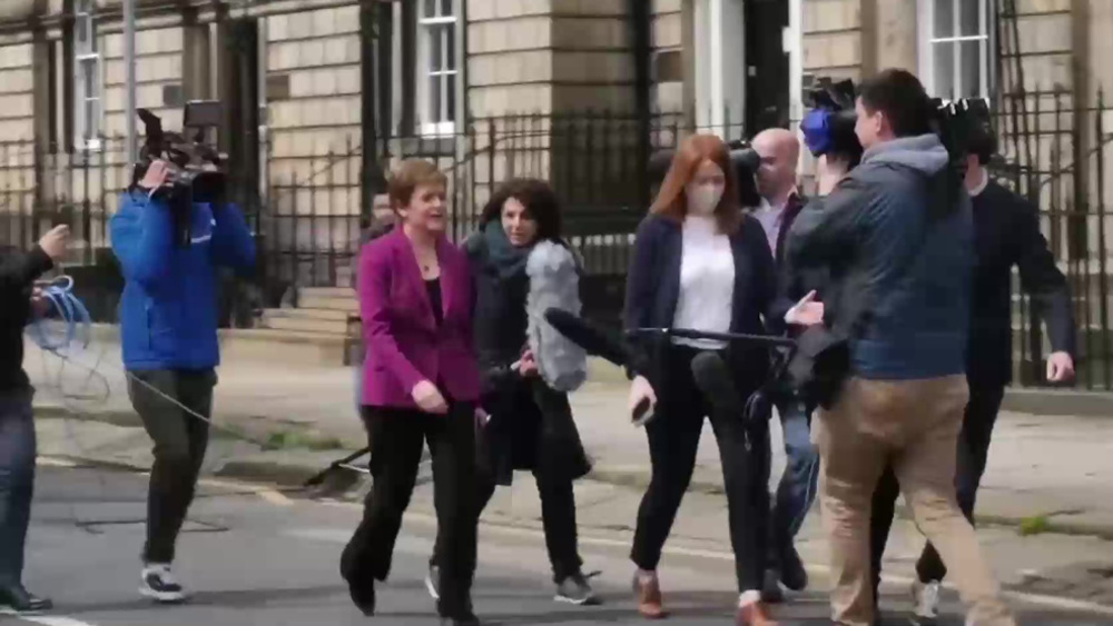 Écosse: l’ex-Première ministre arrêtée dans le cadre d’allégation de fraude