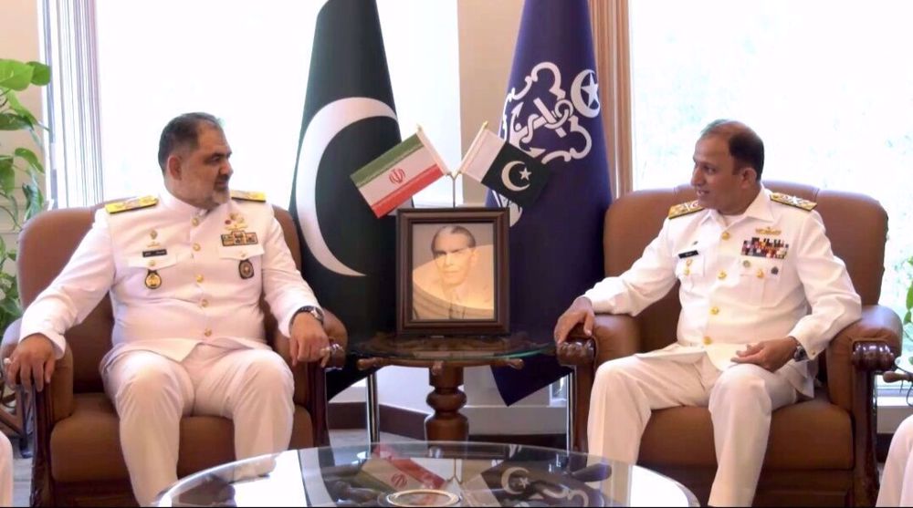 Iran Navy chief in Pakistan to boost military cooperation