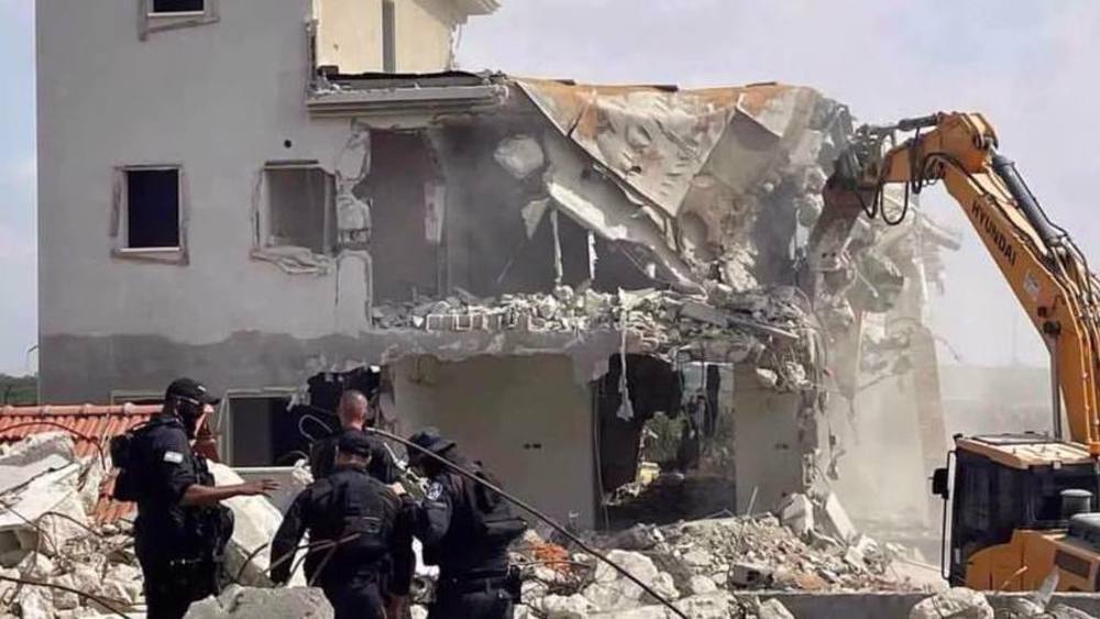 Israel demolishes Palestinian home in East al-Quds 