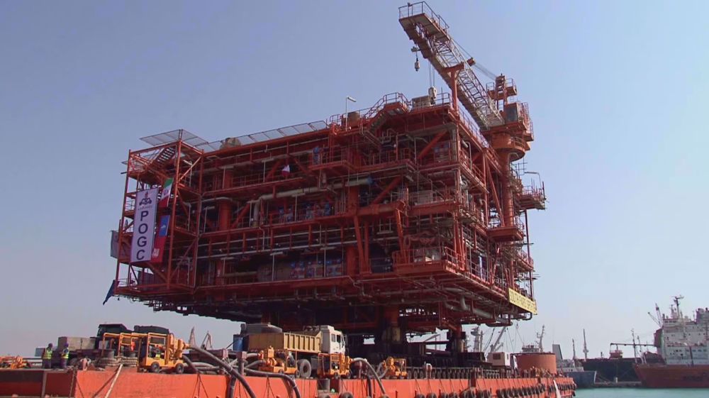 Iran installs heaviest platform at Phase 11 of South Pars gas field