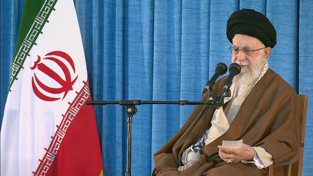 Imam Khomeini role model in rising up for justice, initiating revolution: Leader