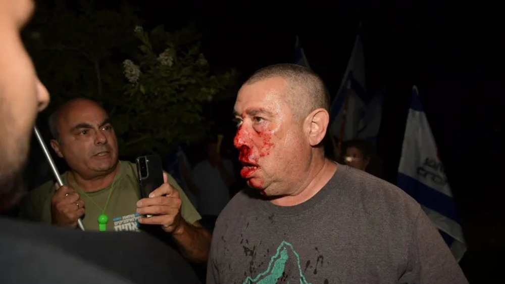 Israeli forces clash with protesters near Netanyahu's residence