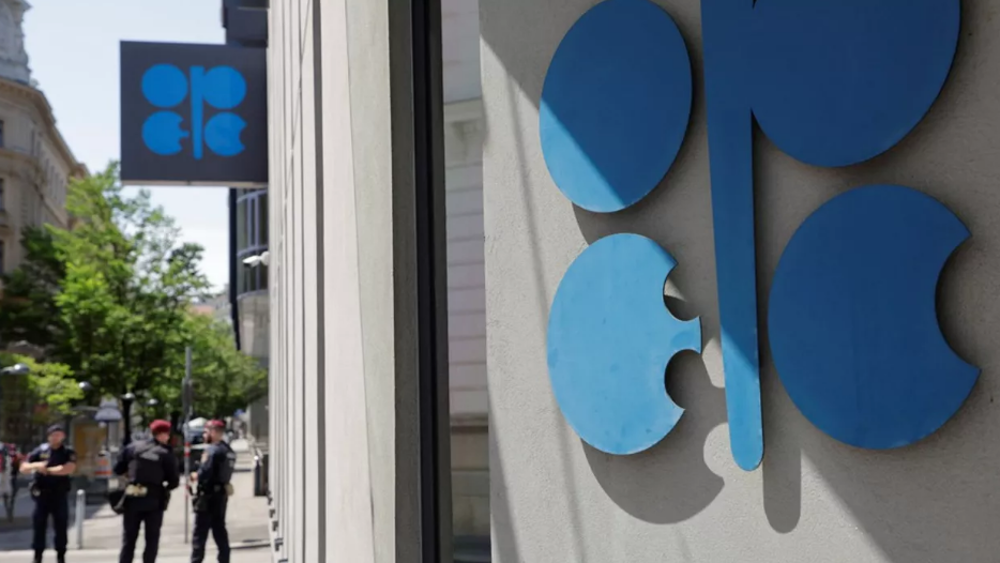 Pétrole: l'OPEP+ confirme le resserrement de sa production