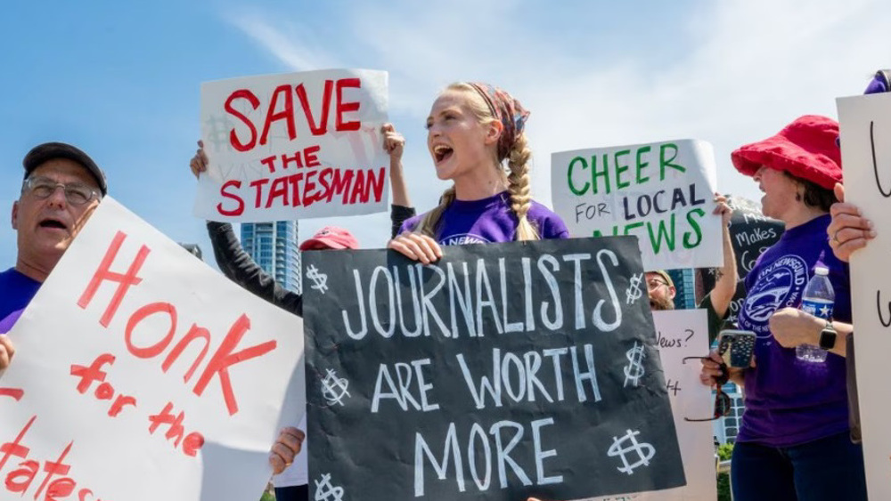 Hundreds of US journos stage historic walkout, protesting top-level mismanagement