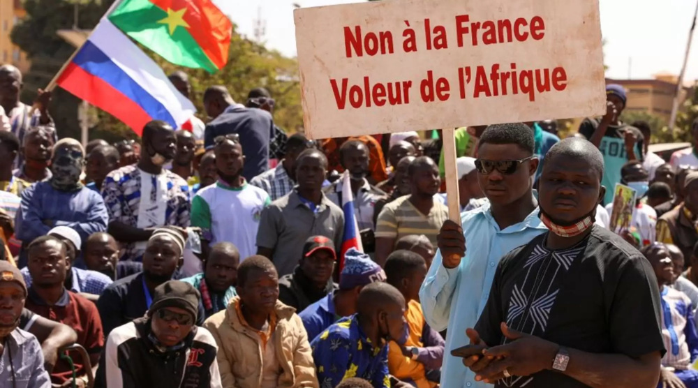 La France à genoux pour rester en Afrique 