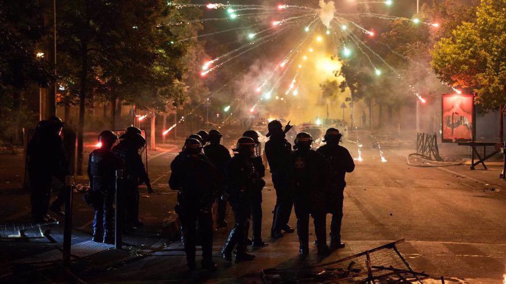 Protestations populaires: la France plonge dans le chaos