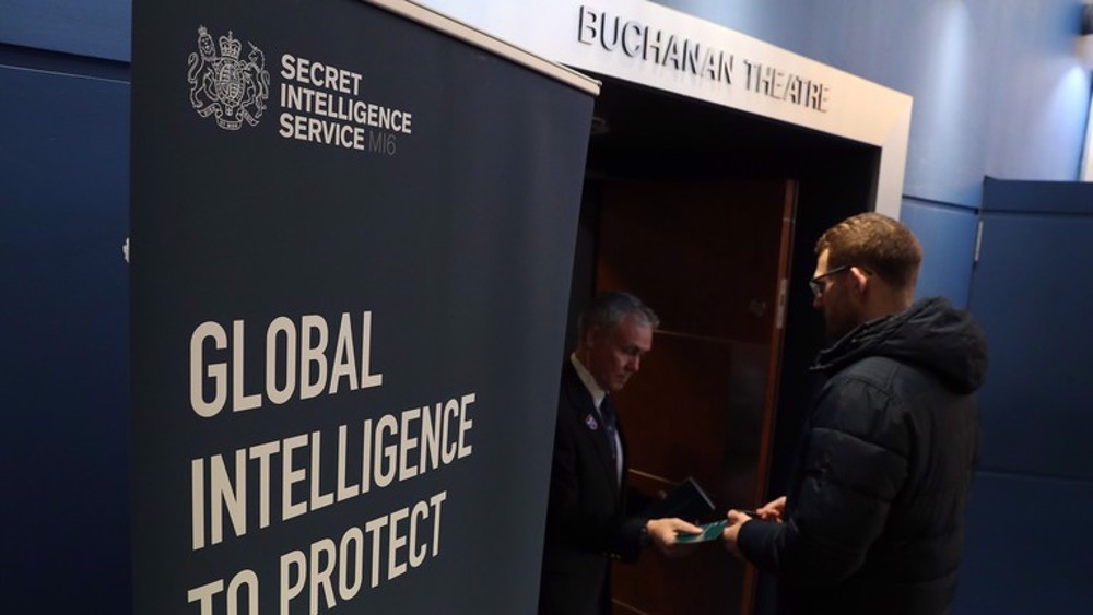 Appel au recrutement des espions par le MI6: Moscou dénonce