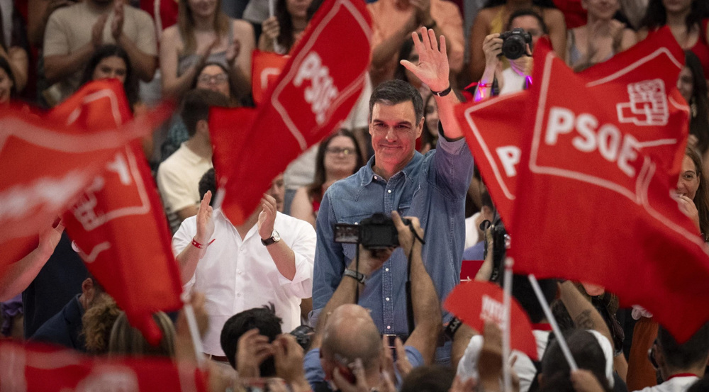 Spaniards go to polls in an election that could see a swing to right 