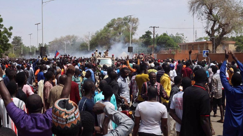 Thousands of protesters in Niger storm French embassy