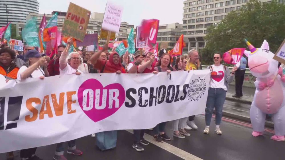 UK hit by fresh teachers' strike