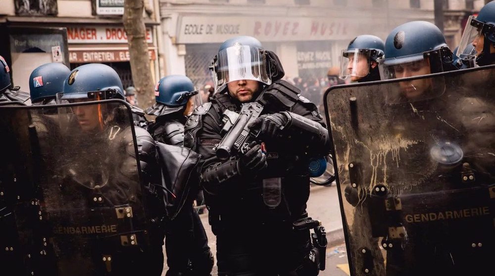 Amnesty international demande la suspension du LBD par la police française