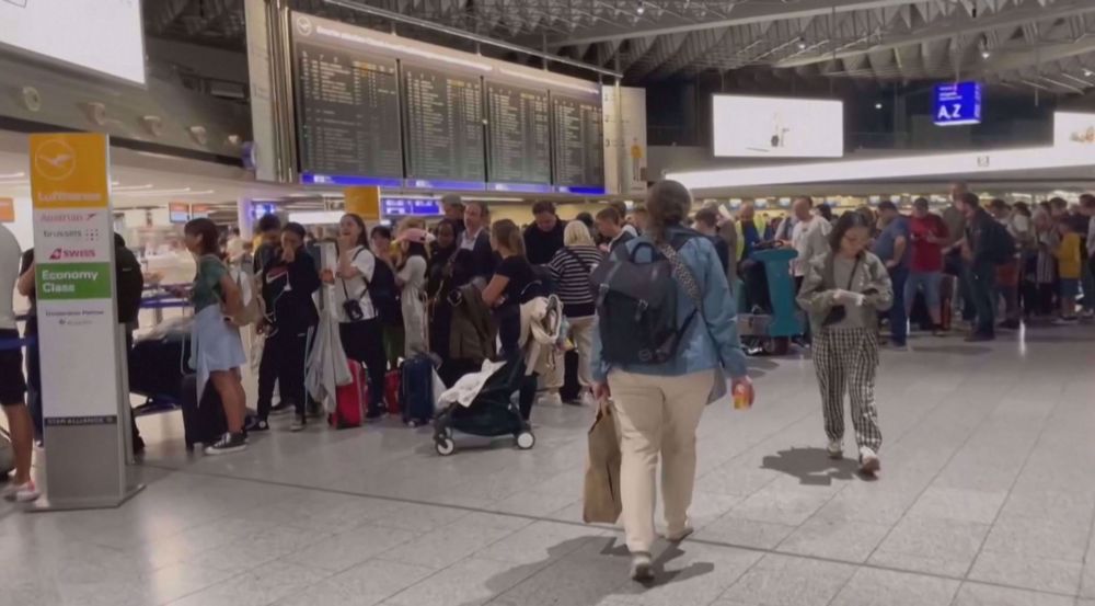 Chaos at Frankfurt airport after flooding causes disruptions