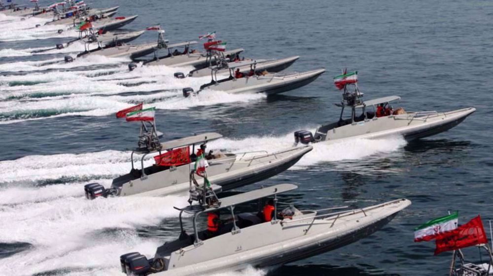 IRGC Navy holds drills in Persian Gulf in defense of triple islands