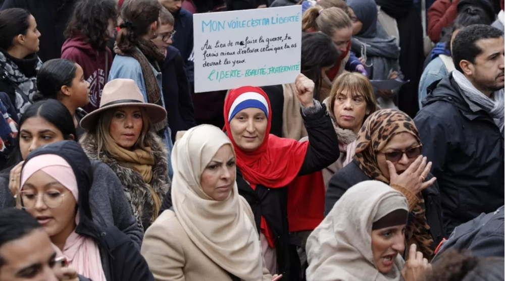 France to ban Islamic abayas at schools: Minister