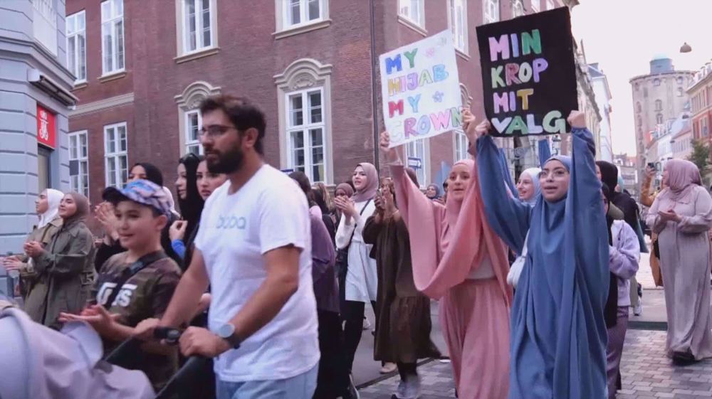 Denmark: Muslim protest sparked amid French school hijab ban