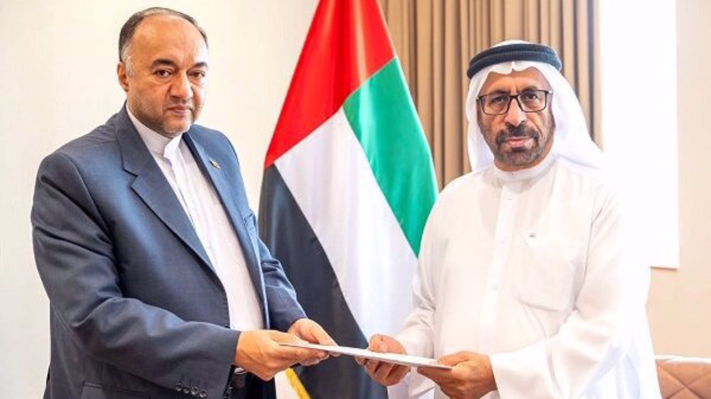 President Raeisi officially invites Emirati counterpart to visit Iran