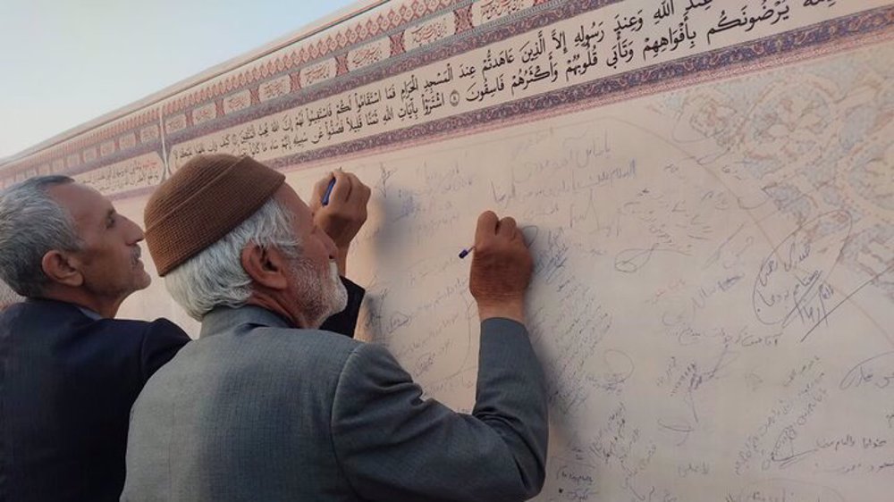 Iranians join in signing 'largest' petition against Qur’an desecration 