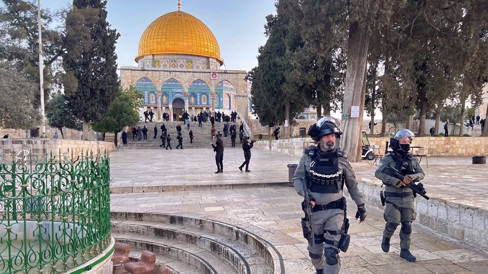 Les forces israéliennes attaquent des fidèles à l’entrée de la mosquée Al-Aqsa