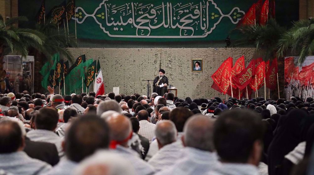 Leader: Holy defense helped Iran discover its greatness  