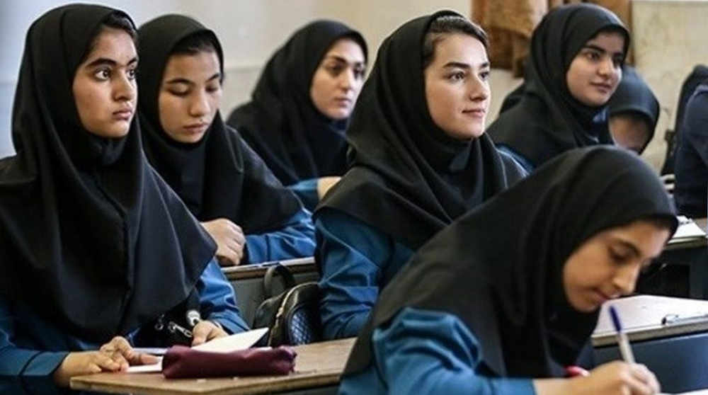 Iranian students celebrate reopening of schools 