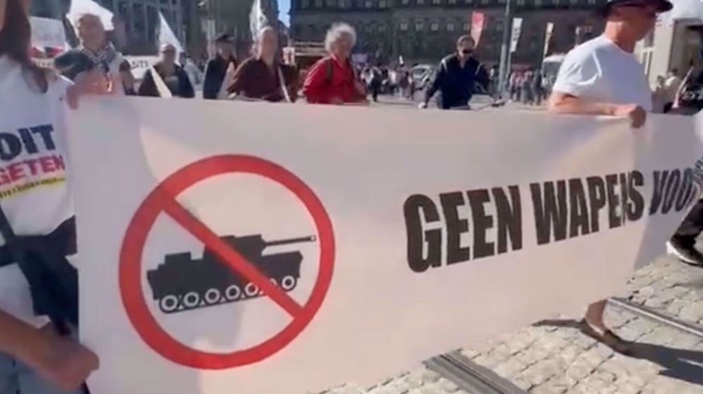 Manifestations anti-Otan en Europe