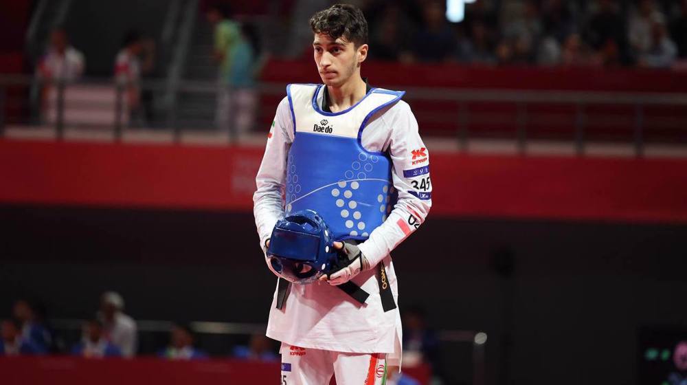 Iranian taekwondo fighter Hosseinpour bags silver in Asian Games