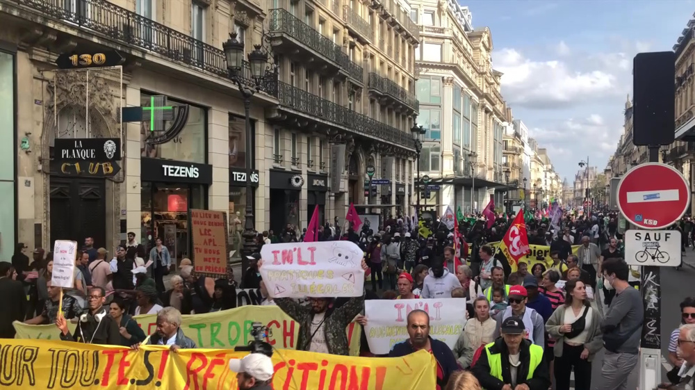 Another budget by decree for Macron amid national housing protests