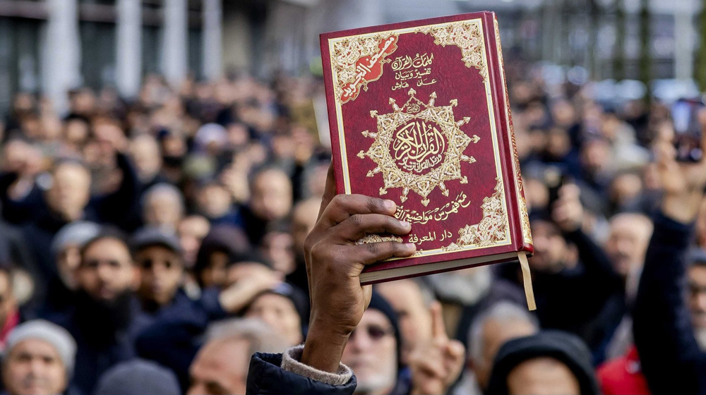 Sweden's police protect anti-Islam hate preachers as Holy Qur'an desecrated