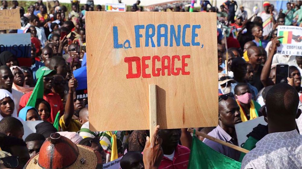 Un par un, la France perd le contrôle politique de ses anciennes colonies
